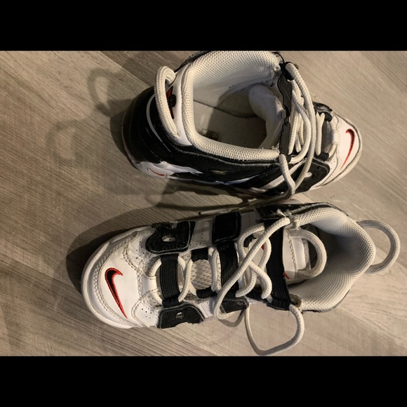 Kids gently used Nike in size 12.5 - Picture 3 of 6